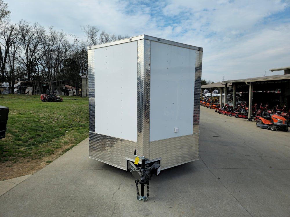 8.5 × 26 ft V-Nose Enclosed Trailer, photo 2