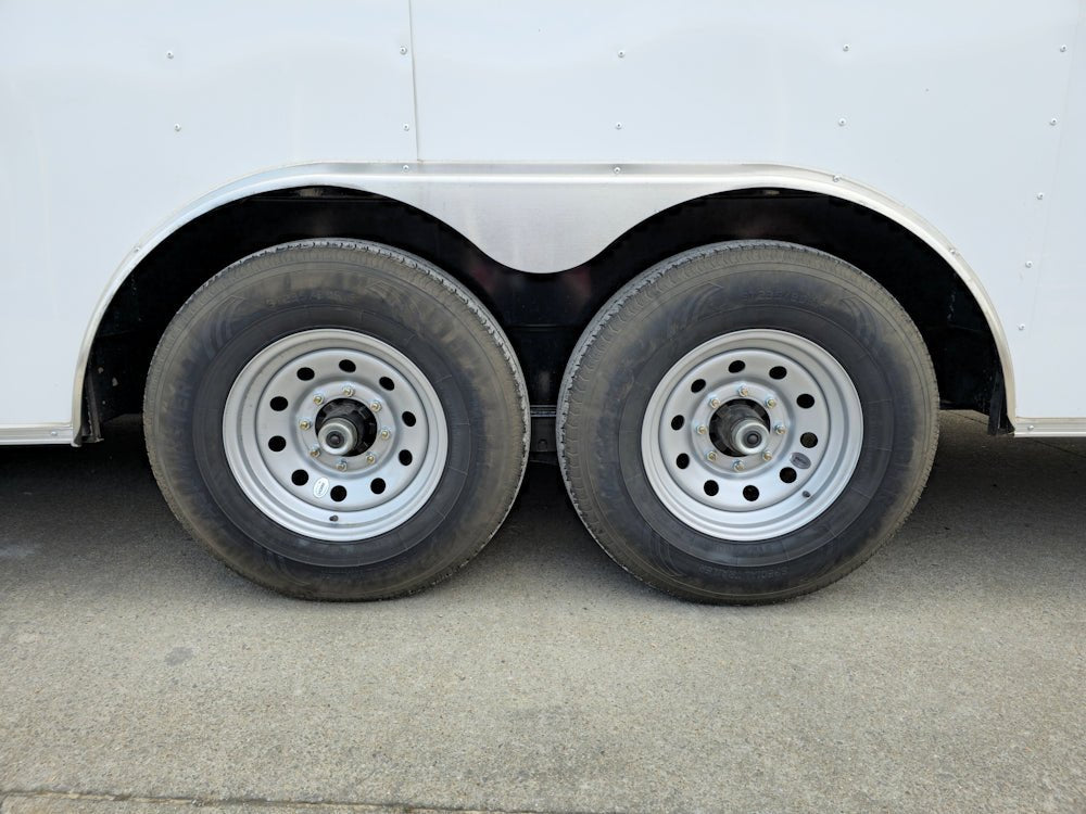 8.5 × 26 ft V-Nose Enclosed Trailer, photo 4