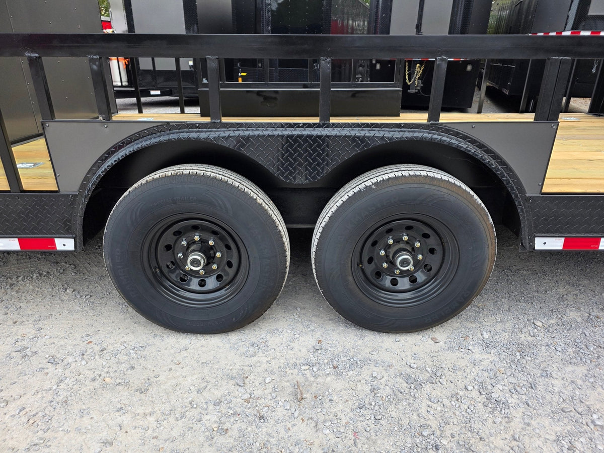 8.5 × 32 ft Gooseneck Hybrid Enclosed Trailer, photo 5