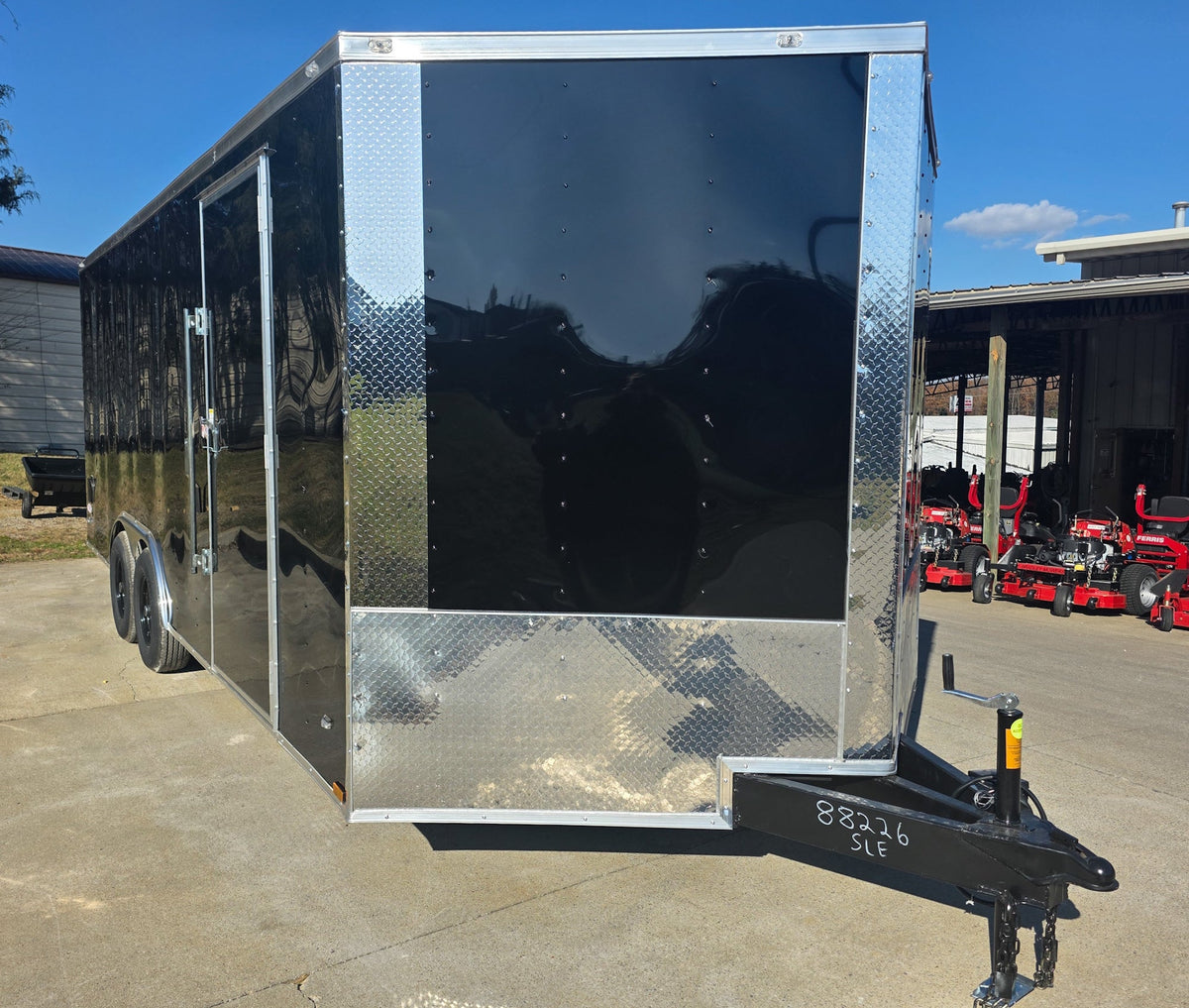 8.5 × 20 ft V-Nose Enclosed Trailer, photo 1