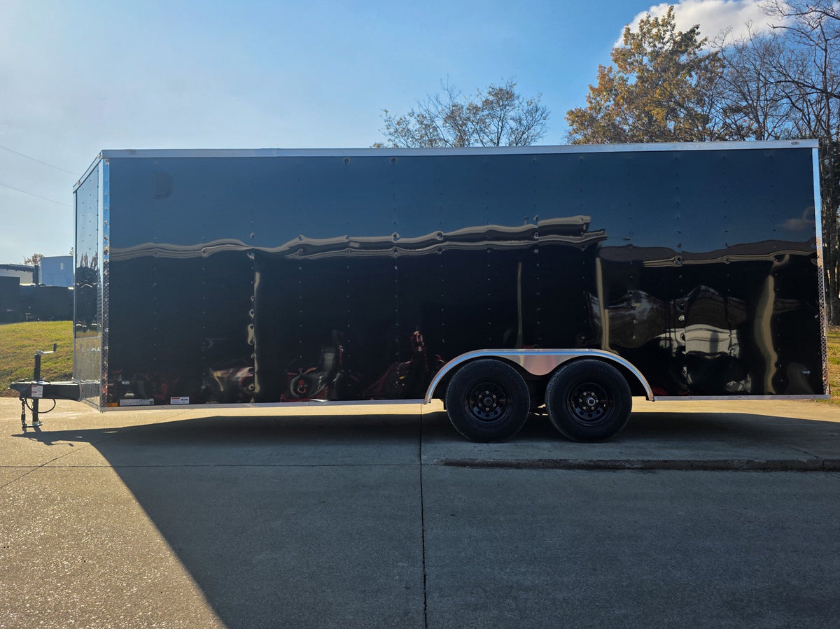 8.5 × 20 ft V-Nose Enclosed Trailer, photo 4