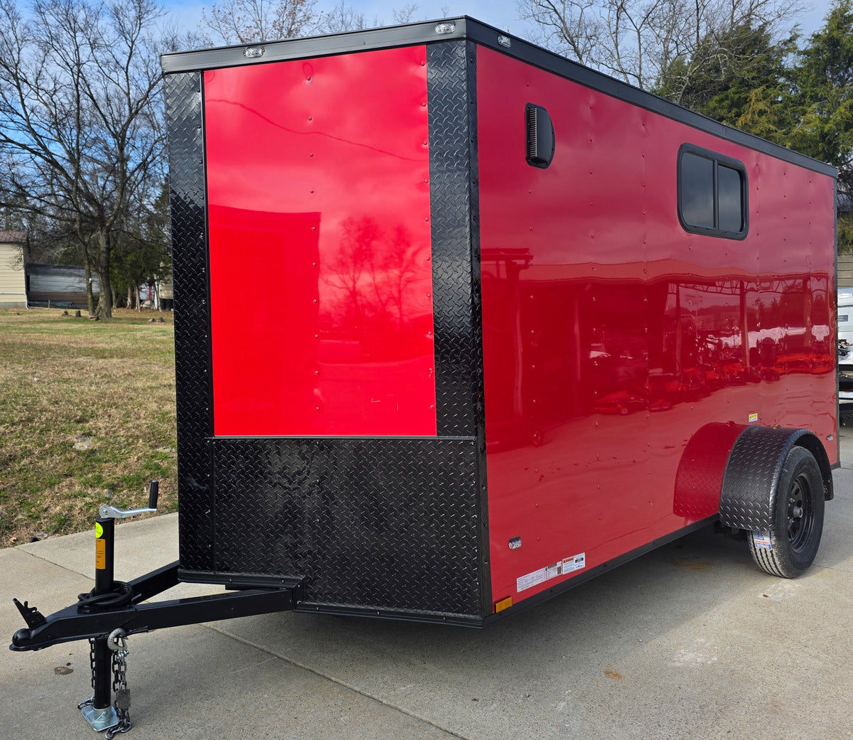 6 × 12 ft V-Nose Enclosed Trailer, photo 1