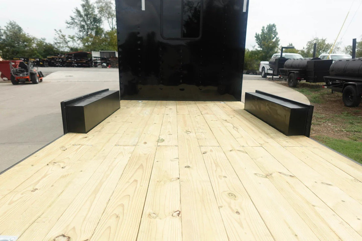 8.5 × 24 ft V-Nose Hybrid Enclosed Trailer, photo 5