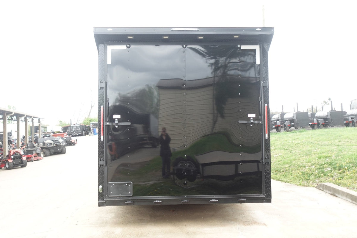 8.5 × 20 ft V-Nose Enclosed Trailer, photo 4