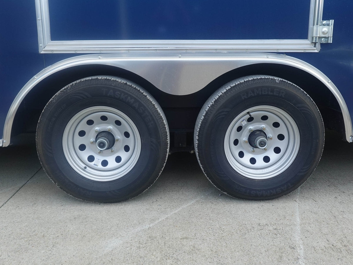 8.5 × 24 ft V-Nose Enclosed Trailer, photo 5
