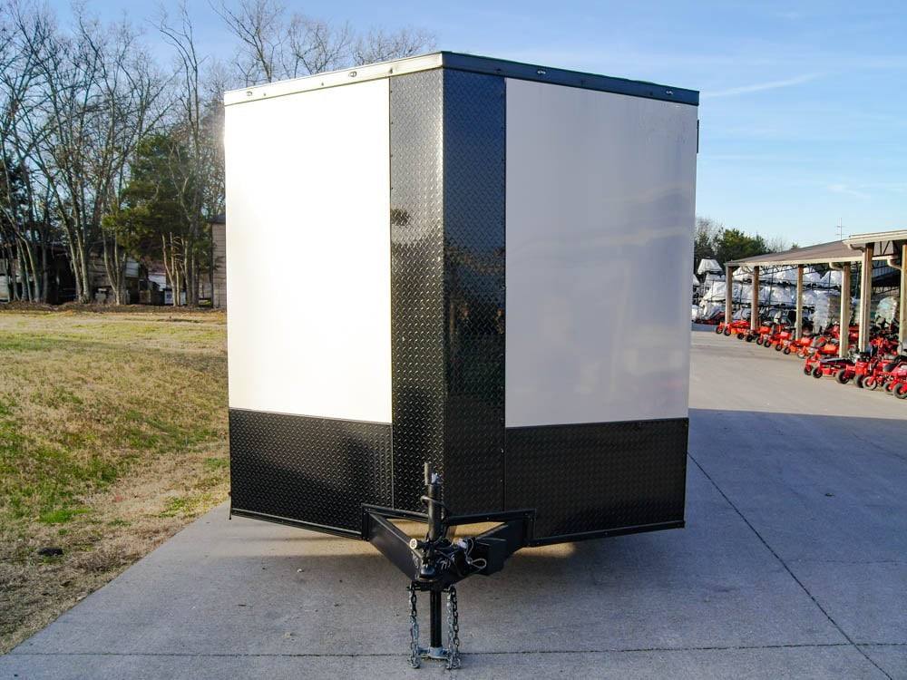 8.5 × 24 ft V-Nose Enclosed Trailer, photo 2