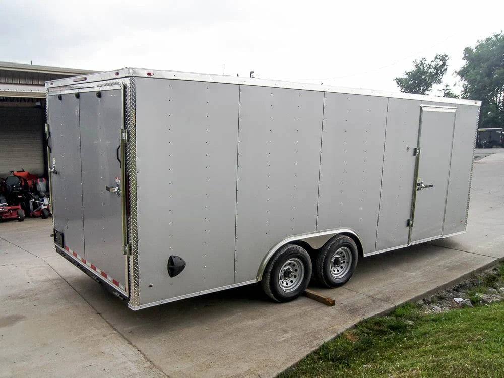 8.5 × 20 ft V-Nose Enclosed Trailer, photo 5