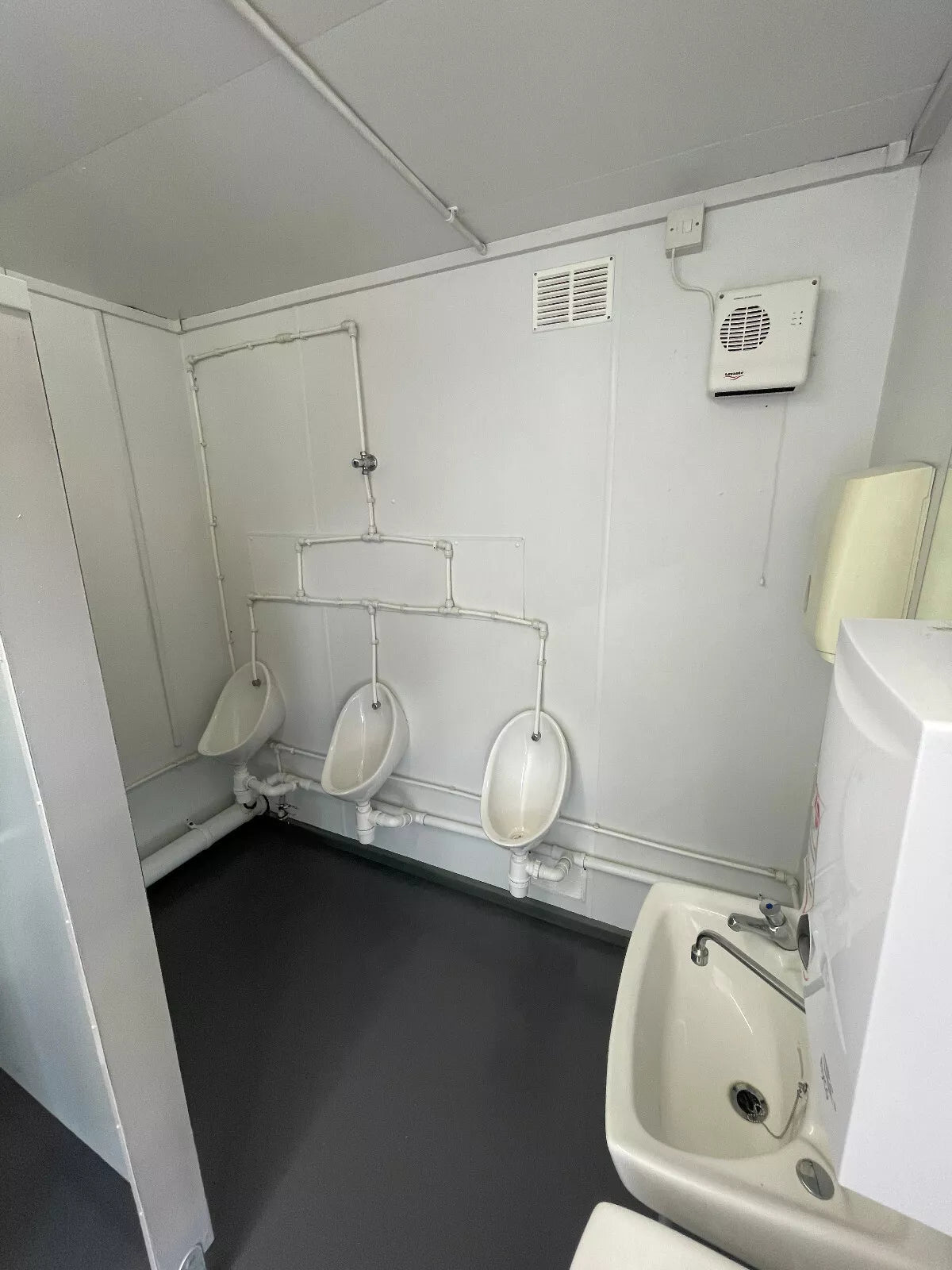 16 × 9 ft 3 + 1 Toilet Block, photo 3