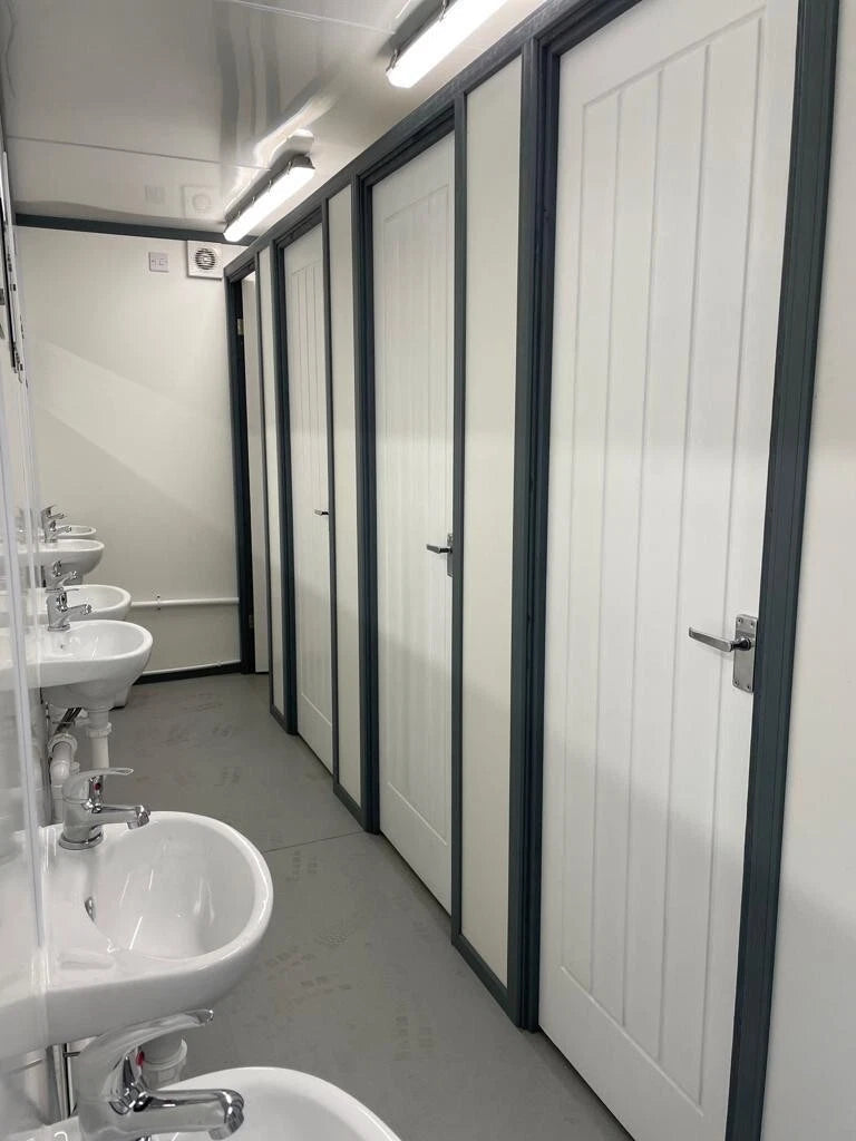 20 × 8 ft Shipping Container Toilet Block, photo 1