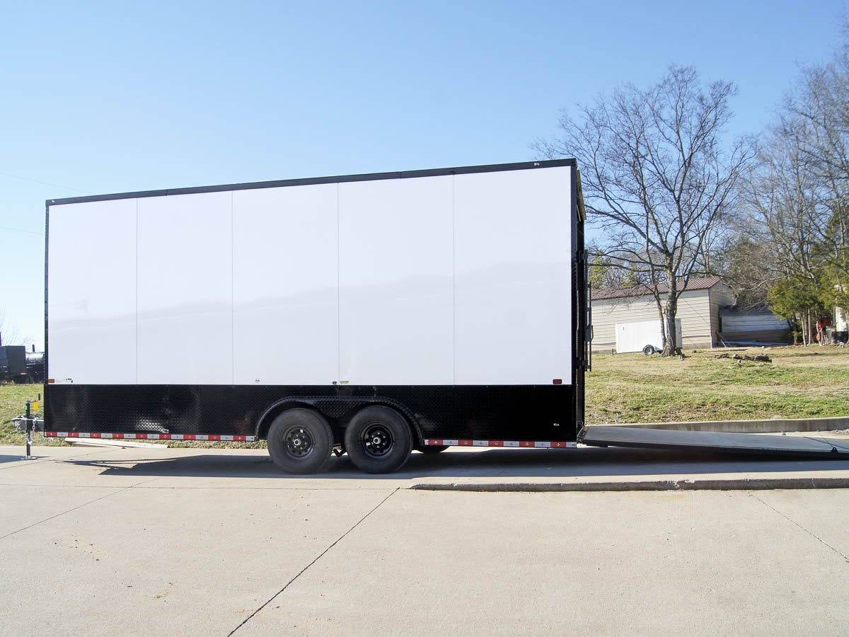 8.5 × 20 ft V-Nose Enclosed Trailer, photo 3