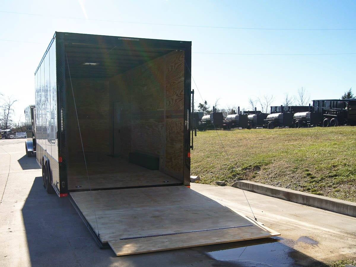 8.5 × 20 ft V-Nose Enclosed Trailer, photo 5