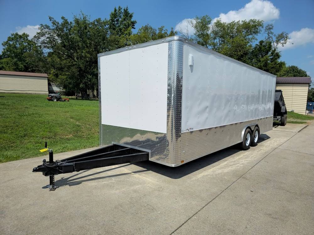 8.5 × 24 ft Enclosed Trailer, photo 2