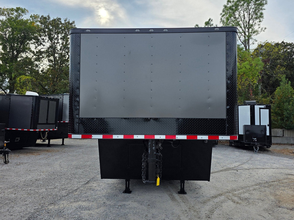 8.5 × 32 ft Gooseneck Hybrid Enclosed Trailer, photo 2