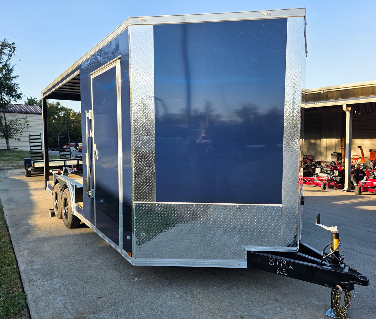 8.5 × 18 ft V-Nose Hybrid Enclosed Trailer, photo 3
