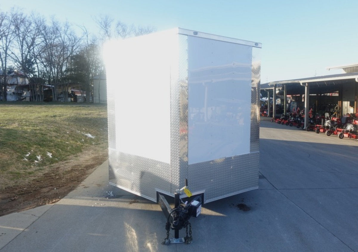 8.5 × 24 ft V-Nose Enclosed Trailer, photo 3