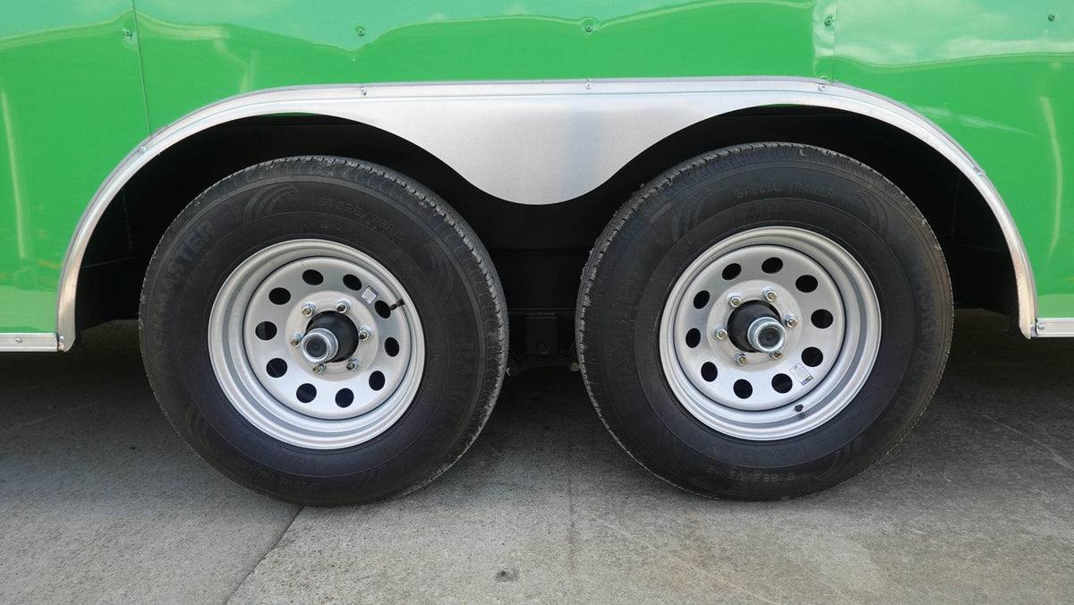 8.5 × 24 ft V-Nose Enclosed Trailer, photo 5
