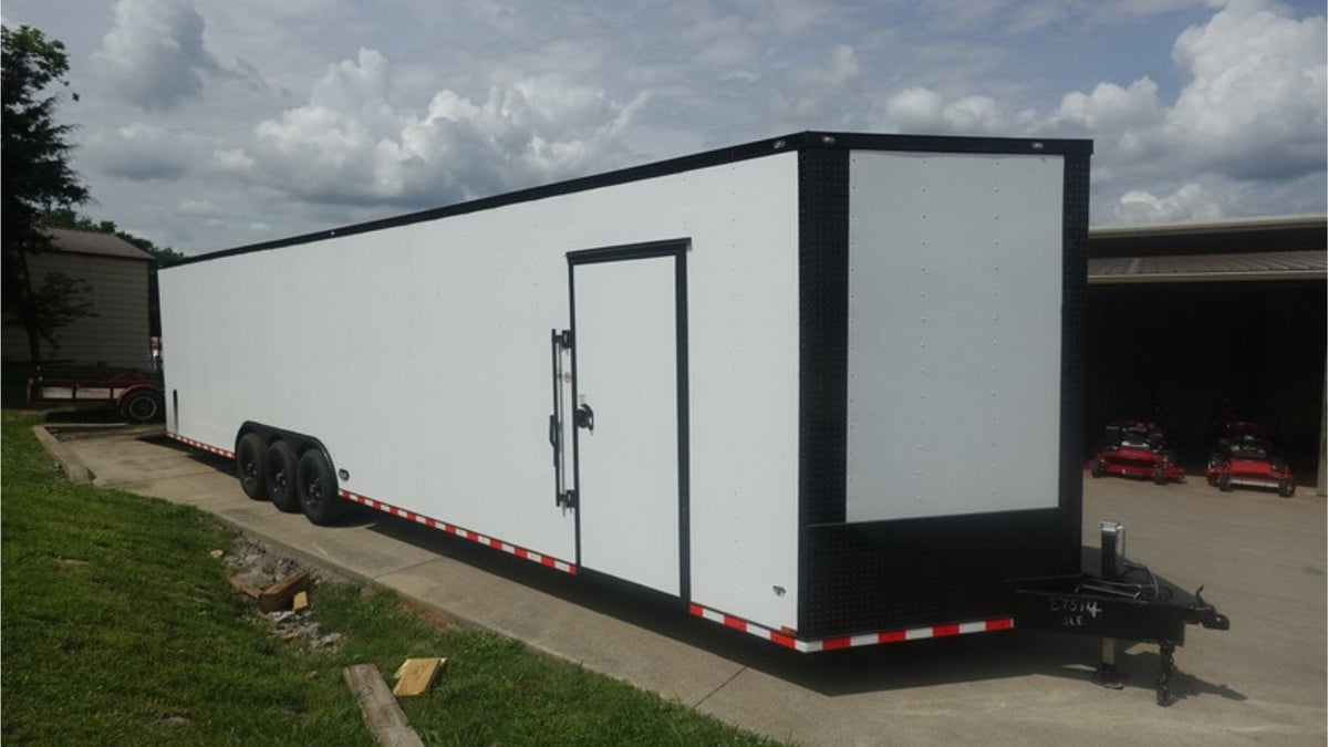 8.5 × 36 ft Enclosed Trailer, photo 3