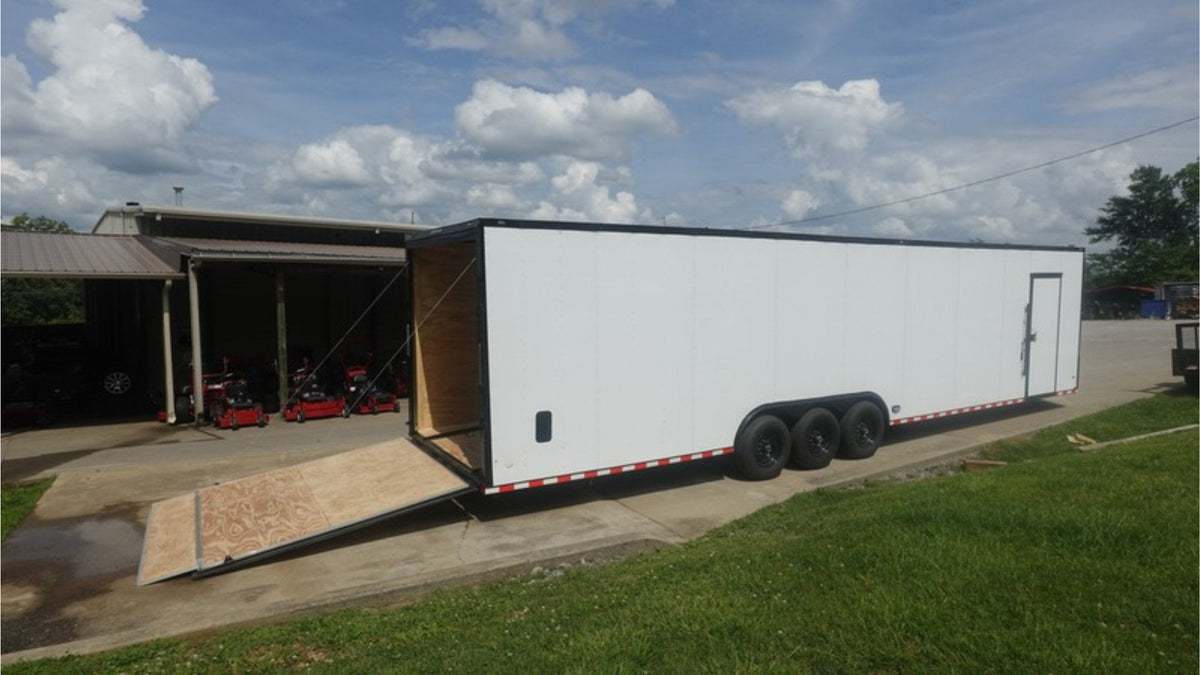 8.5 × 36 ft Enclosed Trailer, photo 5