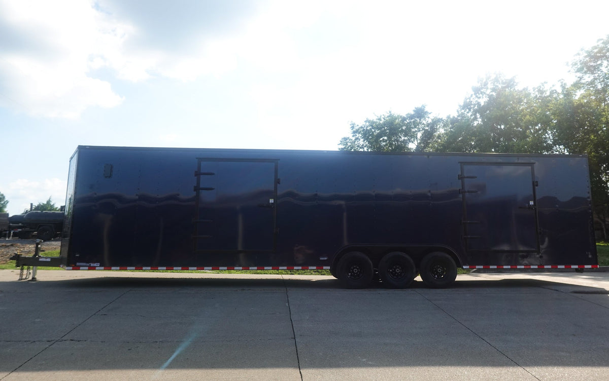 8.5 × 36 ft Enclosed Trailer, photo 4