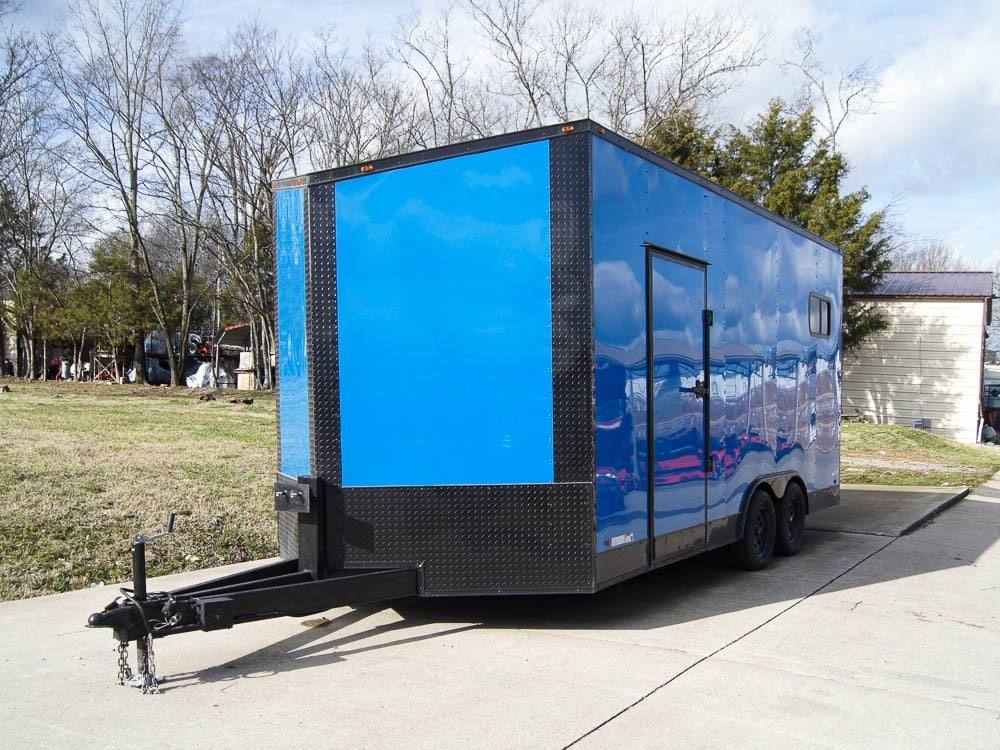 8.5 × 18 ft V-Nose Enclosed Trailer, photo 2