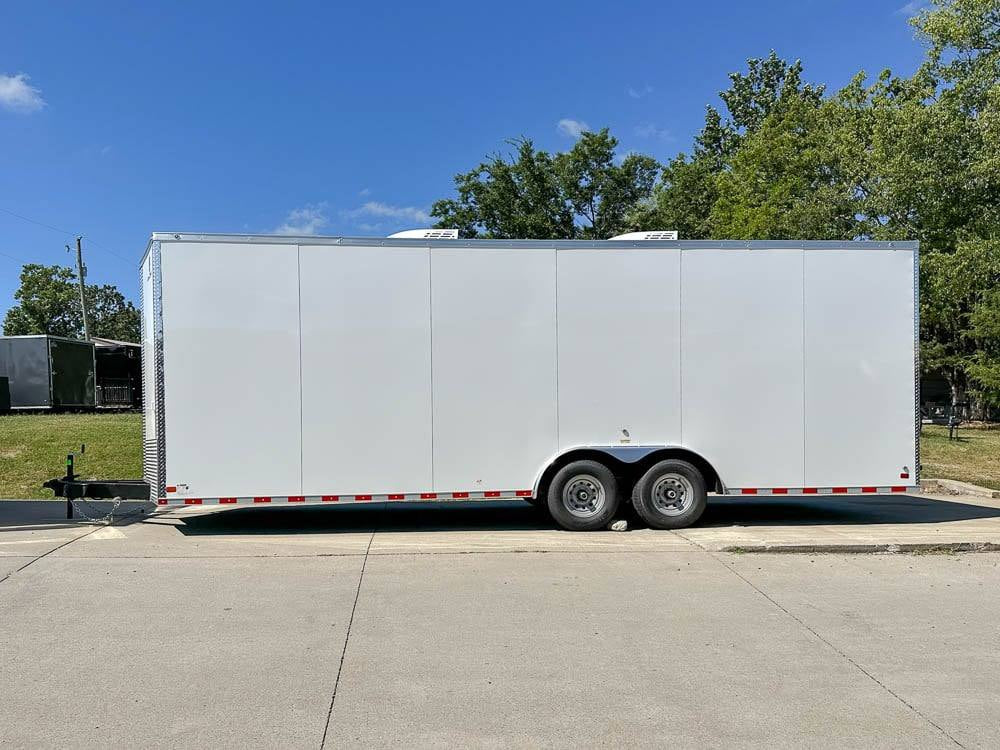 8.5 × 24 ft V-Nose Enclosed Trailer, photo 4