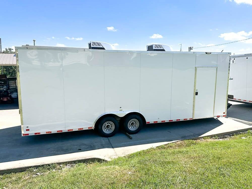 8.5 × 24 ft V-Nose Enclosed Trailer, photo 5